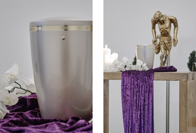 Urne in geschmücktem Andachtsraum für Feuerbestattung