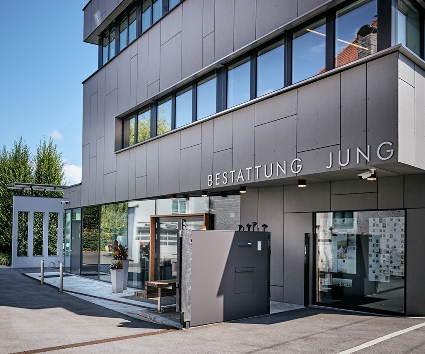 Das moderne Gebäude der Bestattung Jung in Salzburg